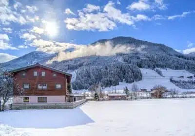 La maison à ossature bois : les avantages en hiver